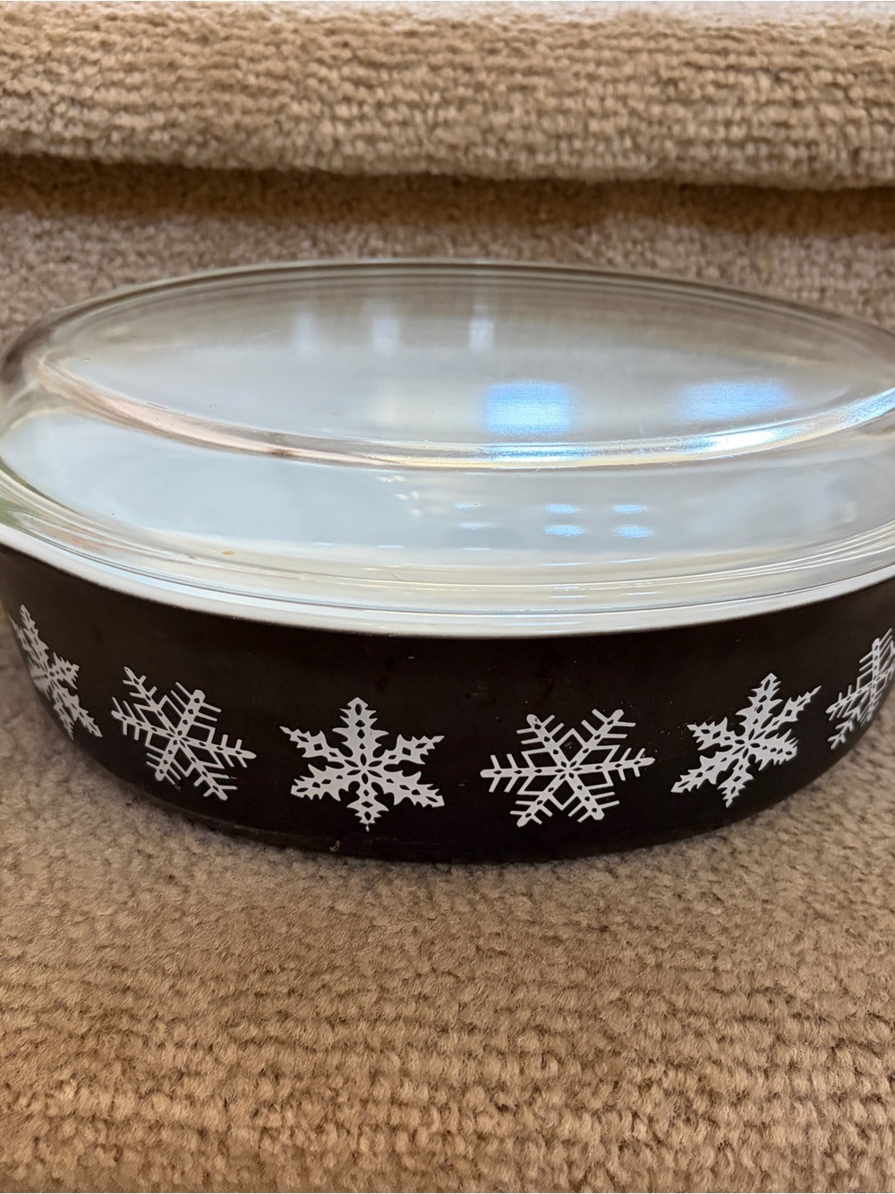 Pyrex Black Snowflake Casserole 045 with Clear Lid